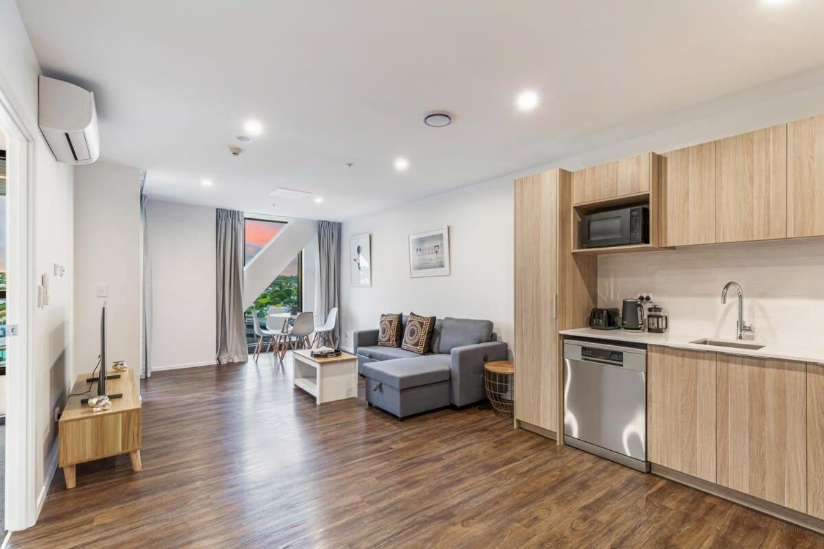 Stunning Ellerslie Apartment + Private Balcony Auckland Esterno foto