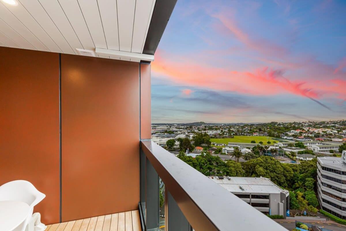 Stunning Ellerslie Apartment + Private Balcony Auckland Esterno foto