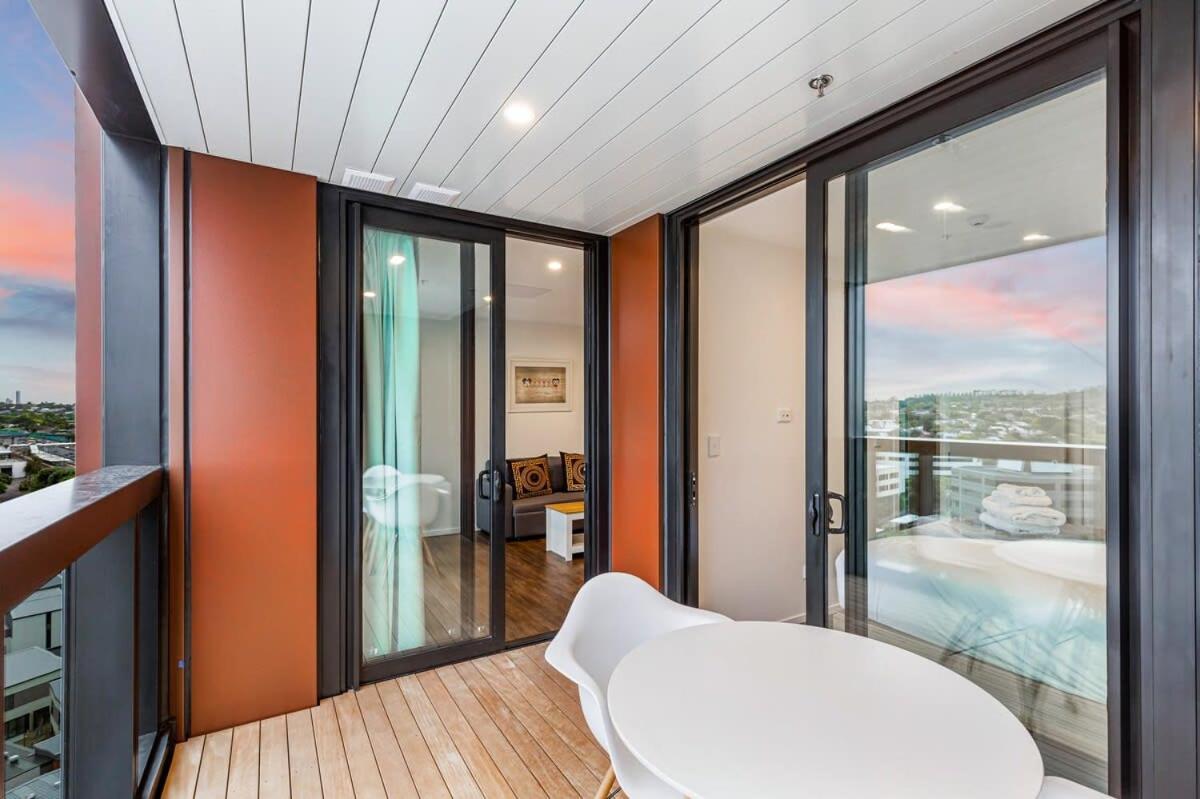 Stunning Ellerslie Apartment + Private Balcony Auckland Esterno foto