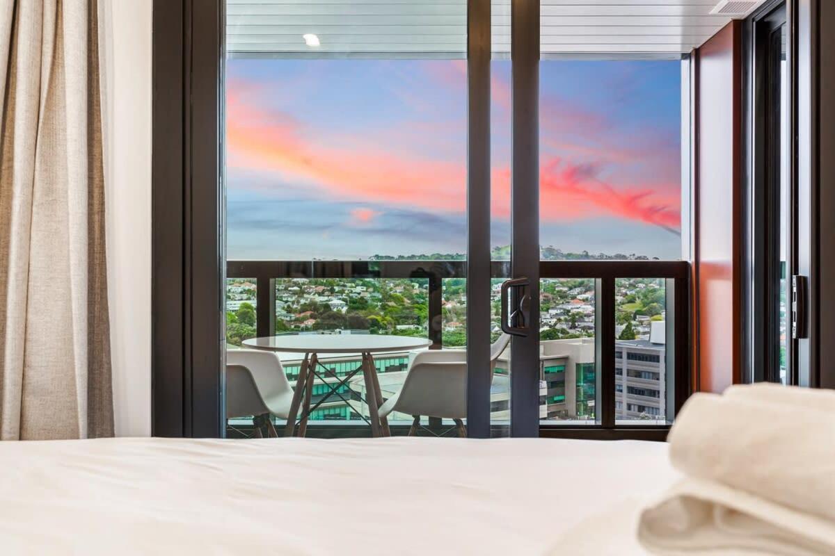 Stunning Ellerslie Apartment + Private Balcony Auckland Esterno foto