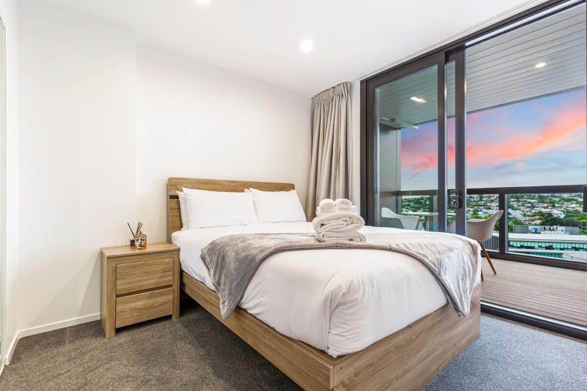 Stunning Ellerslie Apartment + Private Balcony Auckland Esterno foto